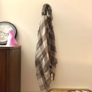 Lafayette 148 New York gray and white checkered 100% Linen scarf